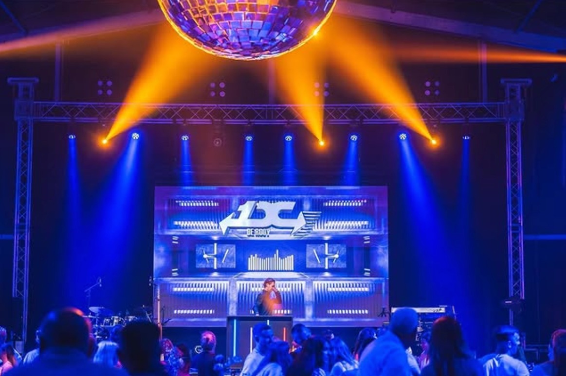 Daan Geeven live met discobal en publiek
